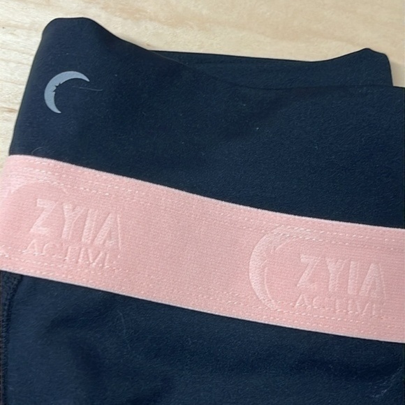 ZYIA active black leggings size‎ medium 8/10 - Picture 2 of 4